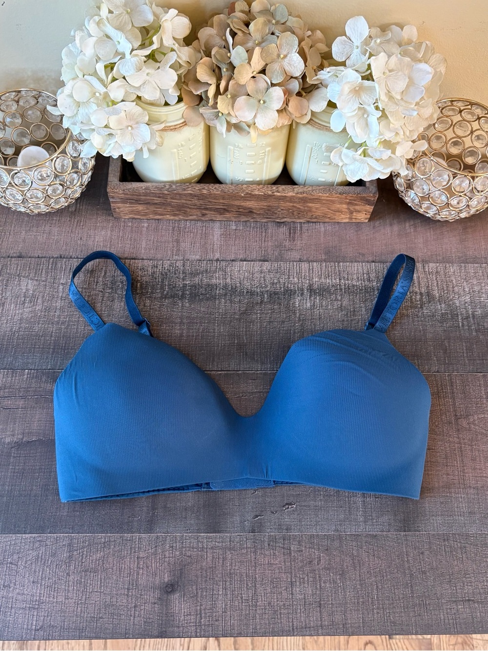 Victoria’s Secret T-Shirt Lightly Lined Bra 34D